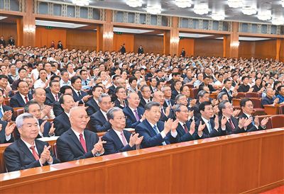 6月29日晚，慶祝中國共產黨成立105周年音樂會《人民至上》在北京舉行。習近平、李強、趙樂際、王滬寧、蔡奇、丁薛祥、李希、韓正等黨和國家領導人，同約3000名觀眾一起觀看演出。新華社記者 岳月偉攝