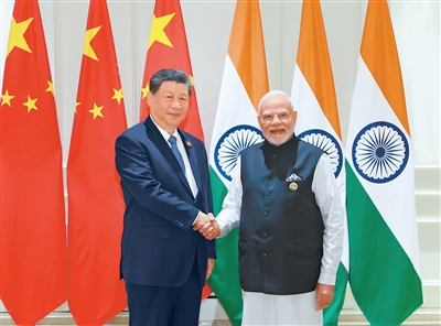 当地时间九月十二日下午,国家主席习近平在印度新德里出席金砖国家领导人第十八次会晤期间会见印度总理莫迪。新华社记者 王 晔摄
