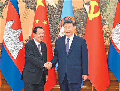 6月26日上午，中共中央总书记、国家主席习近平在北京人民大会堂会见柬埔寨人民党主席、参议院主席洪森。  新华社记者 李 响摄