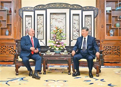 六月二十九日上午，国家主席习近平在北京钓鱼台国宾馆会见白俄罗斯总统卢卡申科。新华社记者 申 宏摄